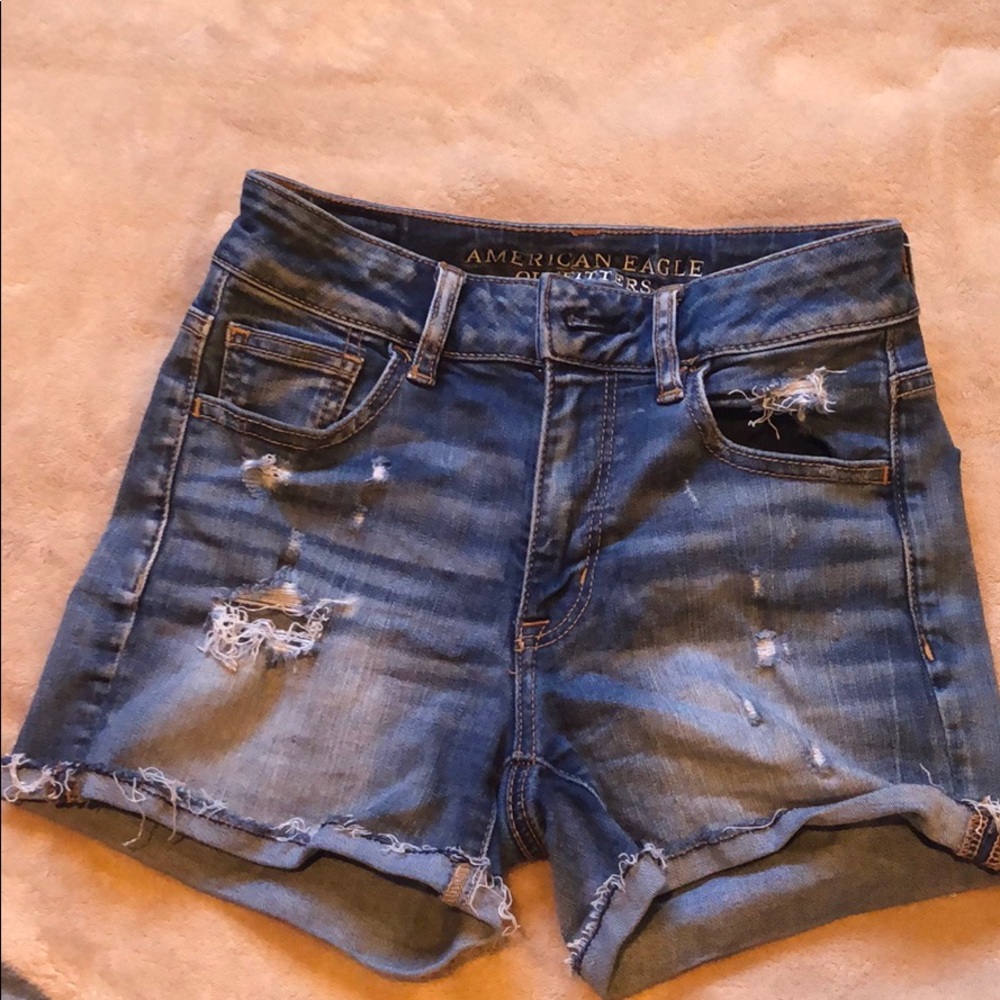 American Eagle short shorts.